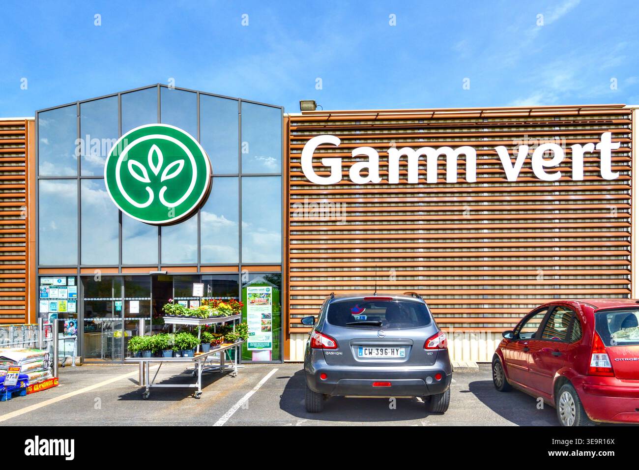 Esterno di un negozio di articoli da giardinaggio francese "Gamm Vert" - le Blanc, Indre (36), Francia. Foto Stock