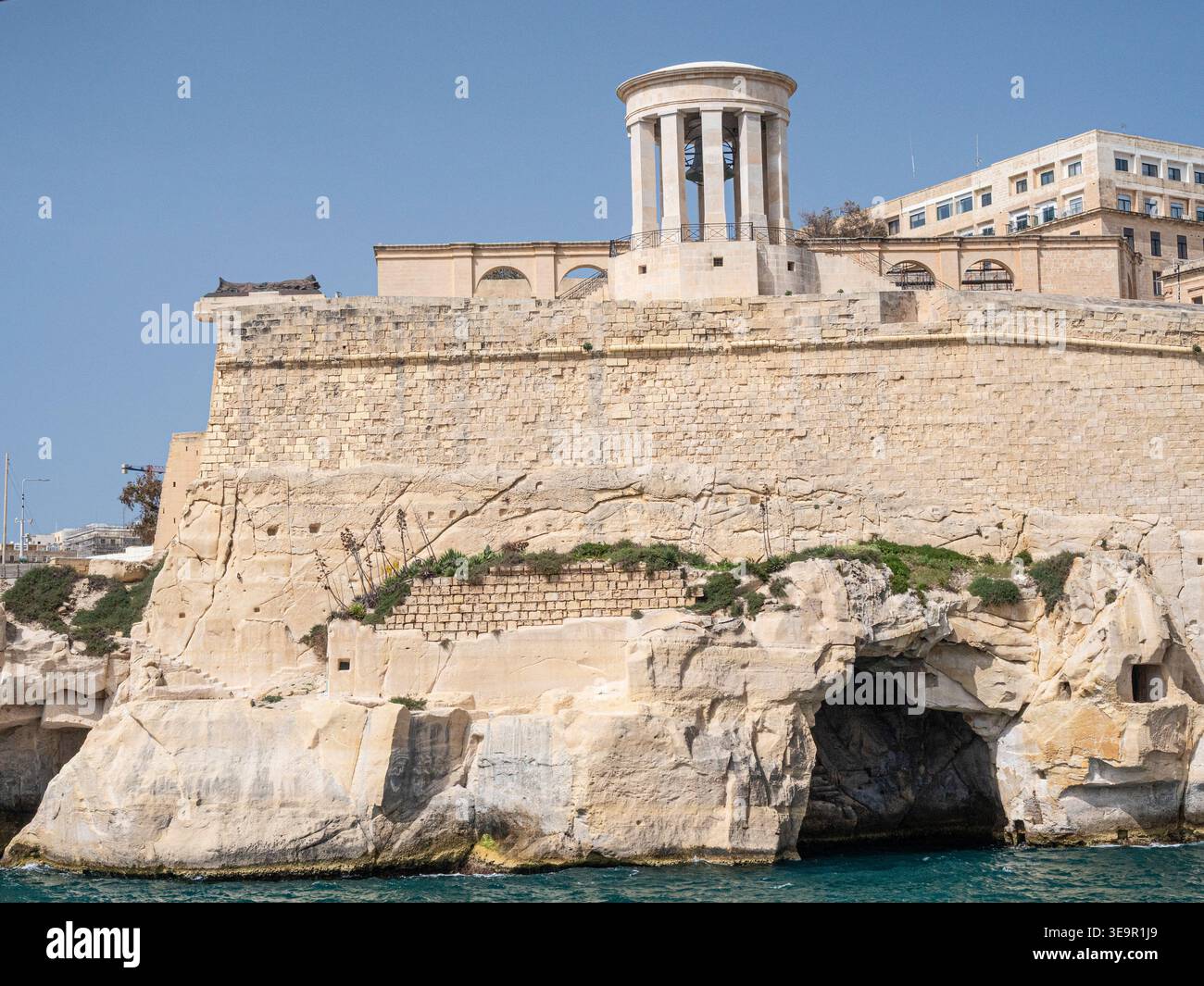 Monumento alla campana d'assedio, giardini Barrakka inferiori, Valletta Malta Foto Stock