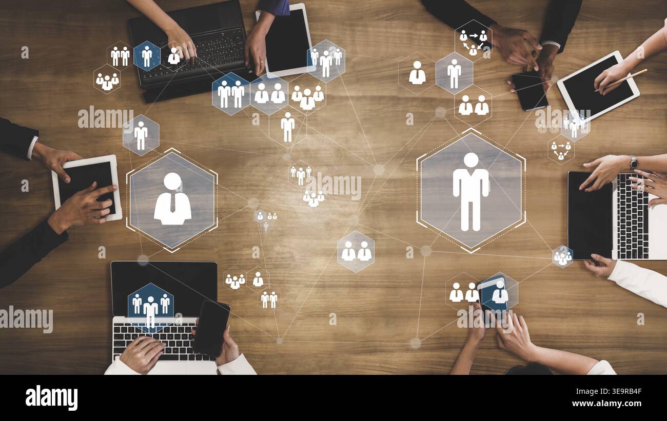 Modern Workplace Collaboration with Digital Devices and Networking Icons illustrano la comunicazione e la connettività tra i professionisti Gluon. Foto Stock
