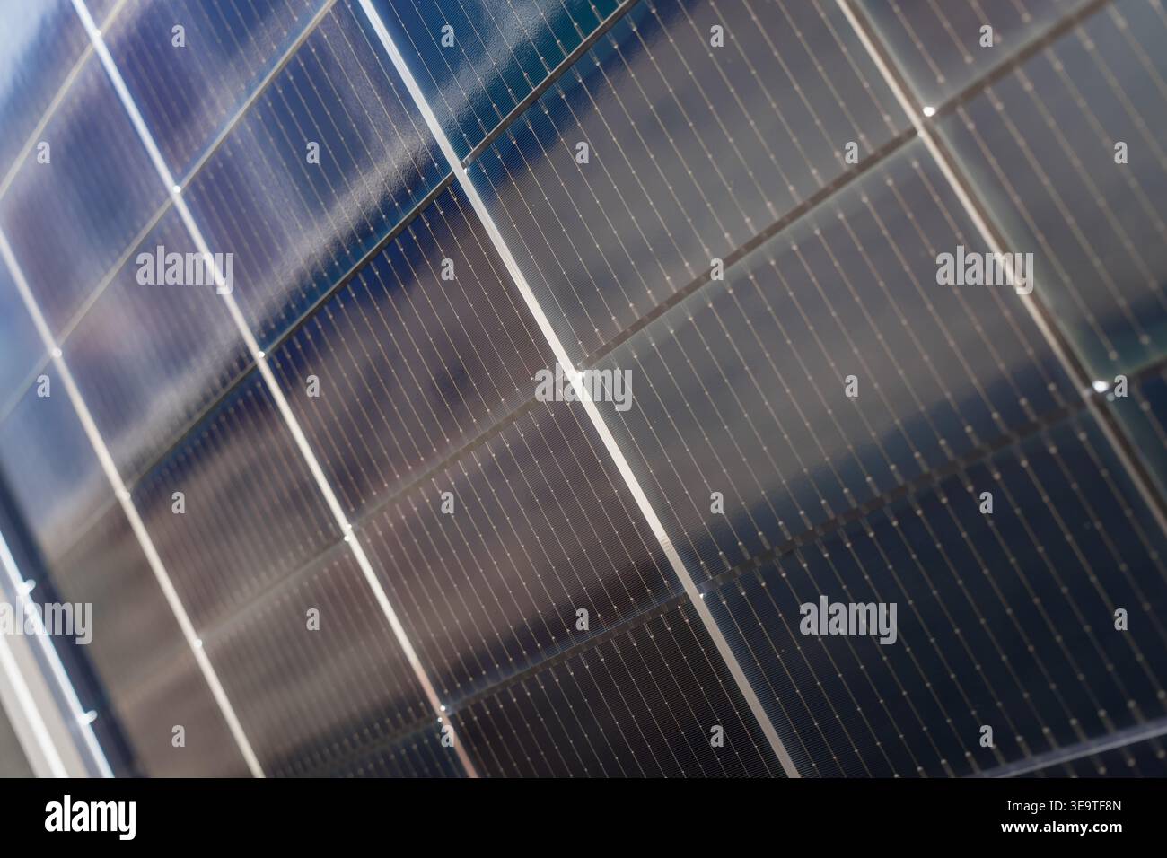Struttura professionale di celle in silicio per pannelli a energia solare per infrastrutture di energia verde e sviluppo di tecnologie rinnovabili Foto Stock