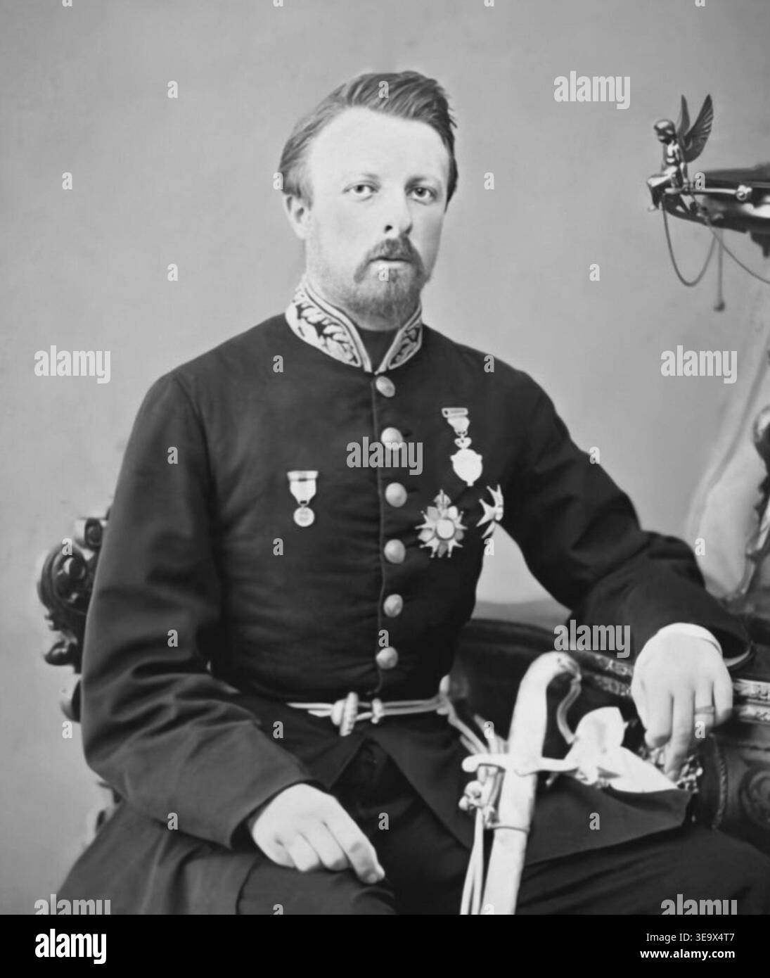Gastone d'Orléans (1842–1922) fu conte d'EU, un nobile francese e marito di Isabella, principessa imperiale del Brasile. La fotografia, scattata intorno al 1870, cattura Gaston a Rio de Janeiro, riflettendo il suo ruolo nella storia imperiale brasiliana. Foto Stock