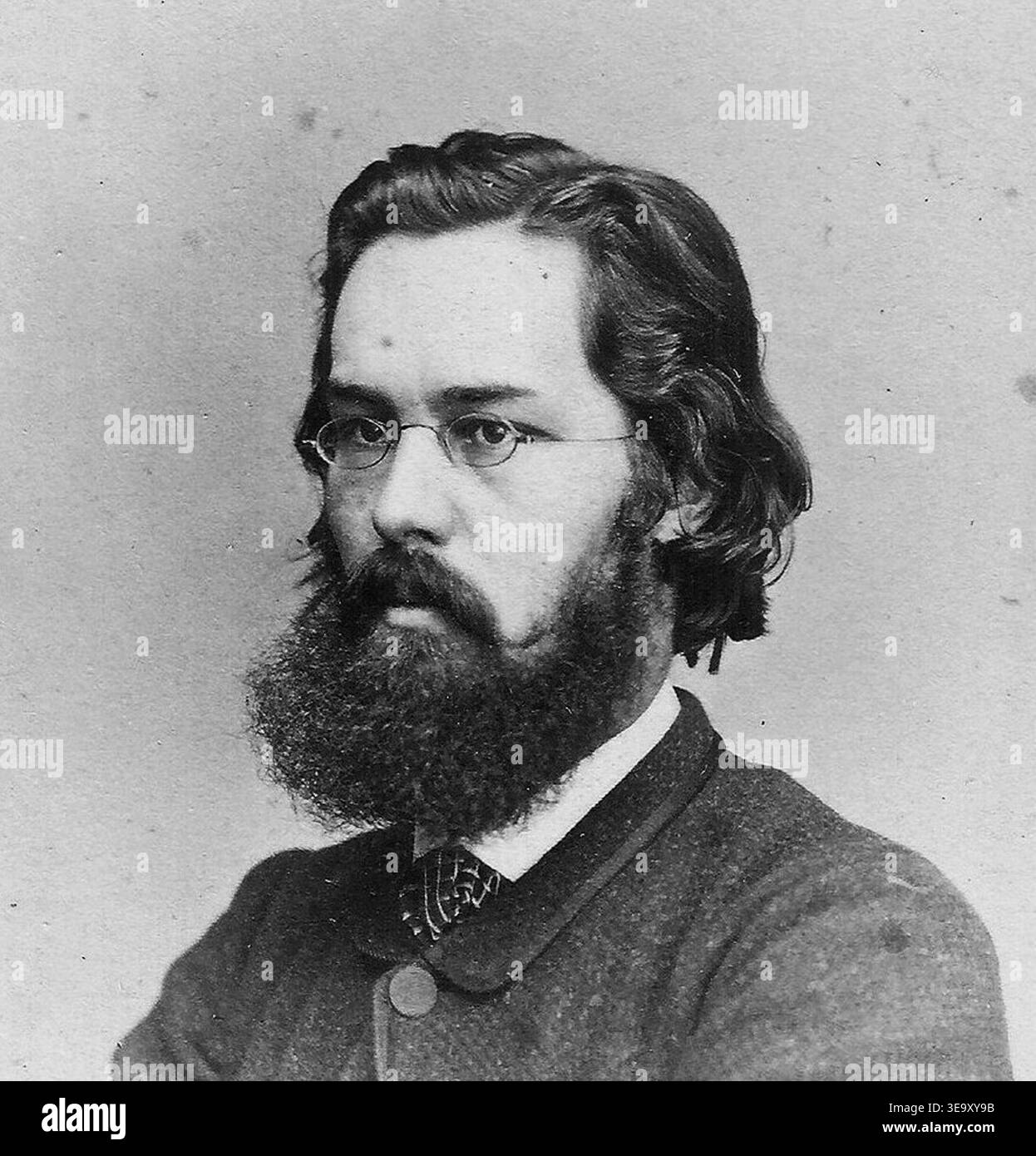 Vasilij Sleptsov (1836–1911) è stato uno scrittore e traduttore russo, noto per i suoi contributi alla letteratura russa del XIX secolo. Fu attivo durante un periodo di significativi cambiamenti sociali e culturali in Russia. La registrazione fotografica d'archivio cattura un'immagine ritagliata di Sleptsov, offrendo uno sguardo alla sua apparizione negli anni '1860 Foto Stock