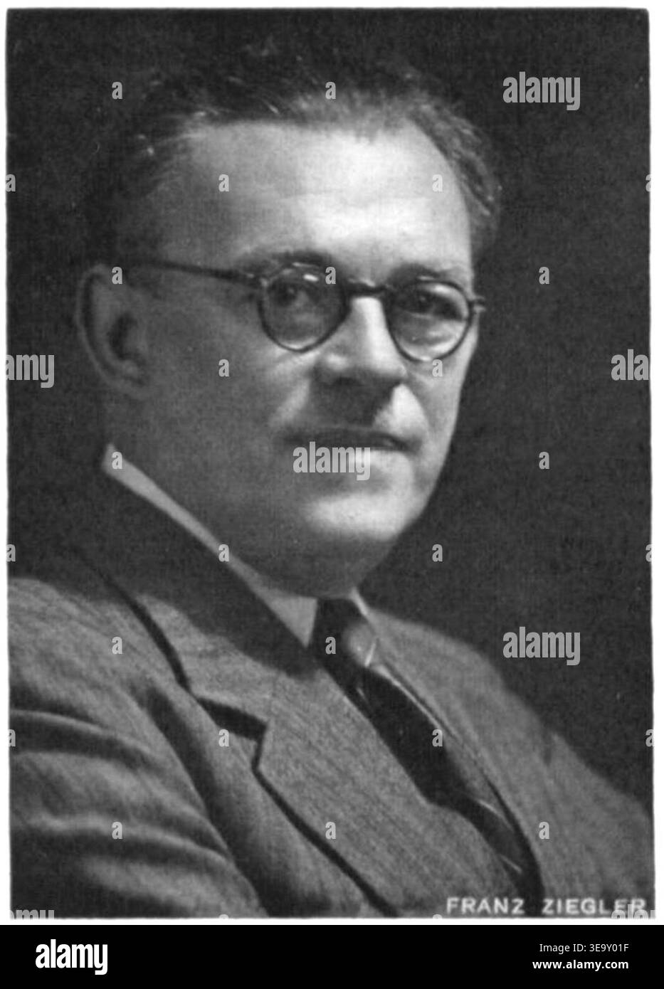 Henk Fels (1893–1939) è stato un architetto olandese noto per i suoi contributi significativi all'architettura dei primi anni del XX secolo. Questo ritratto del 1938, realizzato da Franz Ziegler, cattura Fels nel primo momento della sua carriera architettonica. Foto Stock