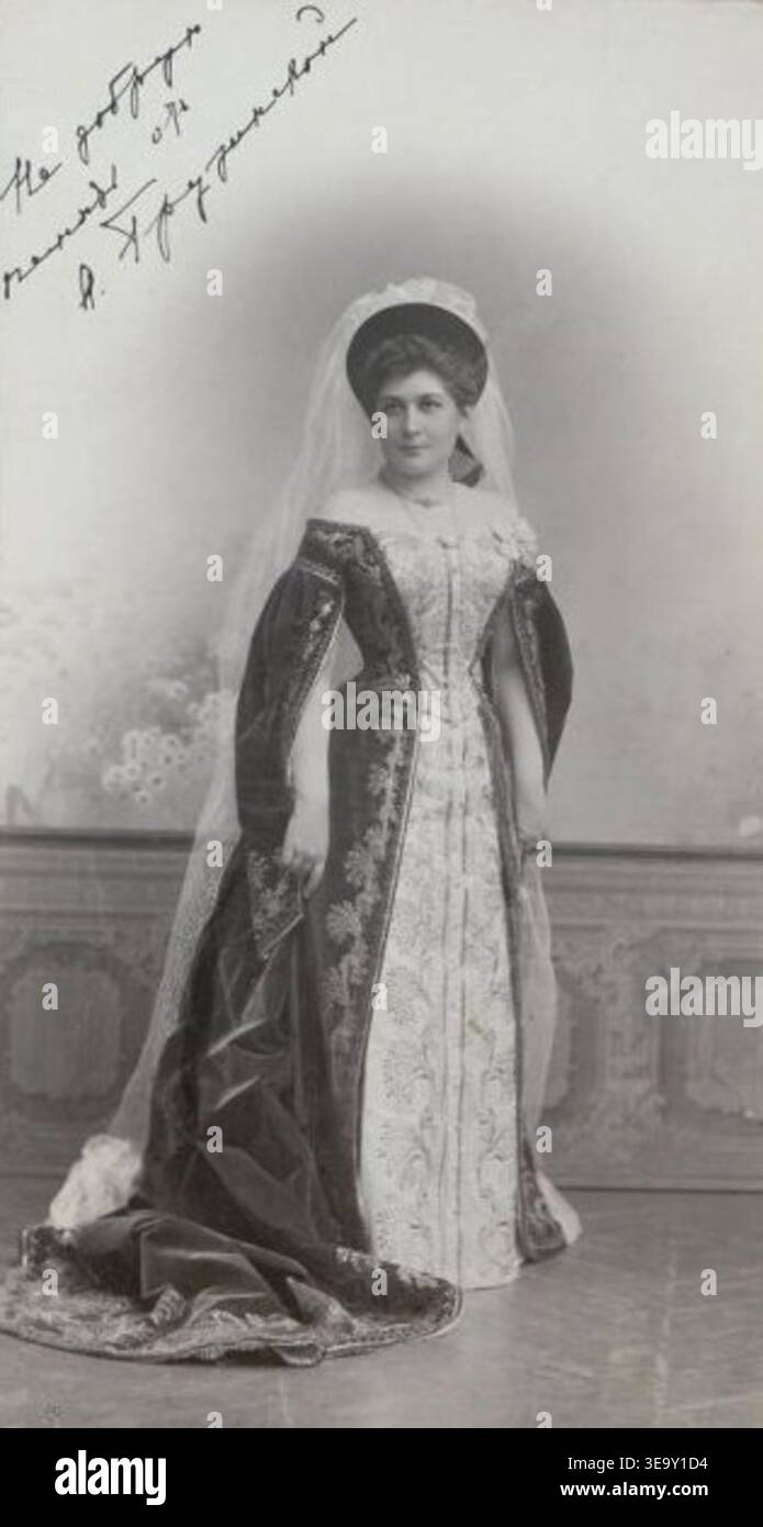 La principessa Gruzinskaja era una nobildonna georgiana. Nata nel 1880, sposò il principe Aleksander Gruzinsky. Questa fotografia del 1901 la cattura durante l'inizio del XX secolo, evidenziando la sua nobile stirpe e lo status all'interno dell'aristocrazia europea. Foto Stock