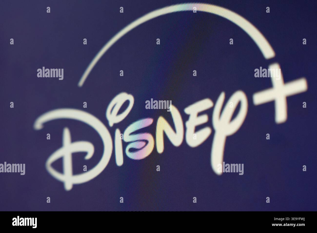 18 aprile 2026 - Tashkent, Uzbekistan: Vista ravvicinata del sito Web Disney Plus sullo schermo digitale che mostra il logo e gli elementi dell'interfaccia di streaming. Foto Stock
