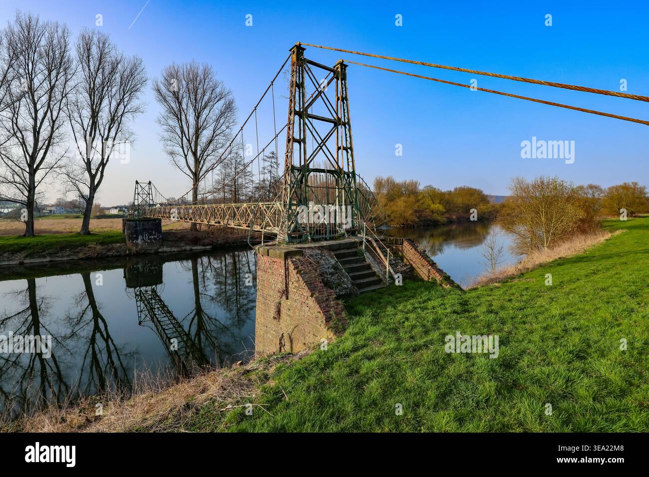 Meteo nella regione della Ruhr, nel distretto di Ennepe-Ruhr, nella Renania settentrionale-Vestfalia, Germania – Ponte sulla Ruhr presso gli acquedotti comunali di Volmarstein. Foto Stock
