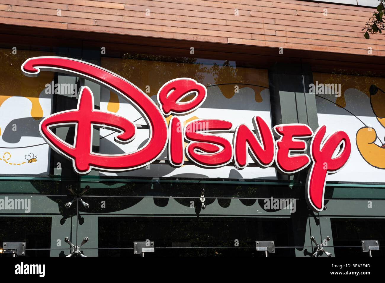 Firma i dettagli del Disney Store su Oxford Street a Londra, Regno Unito Foto Stock