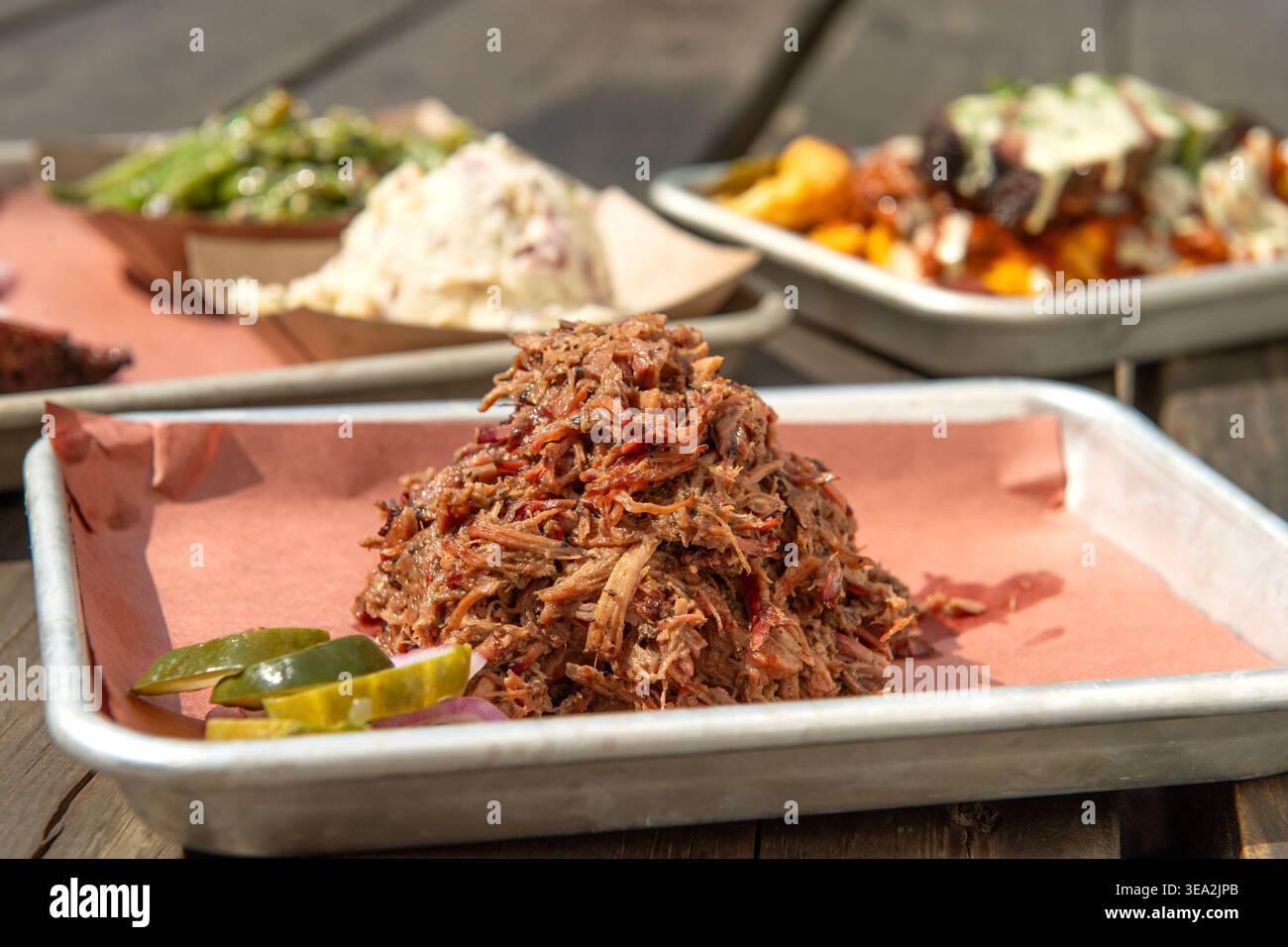 Agnello grattugiato al Micklethwait Barbecueat Micklethwait Barbecue, Austin, Texas, 18 aprile 2025. (Foto di John Anderson) Foto Stock