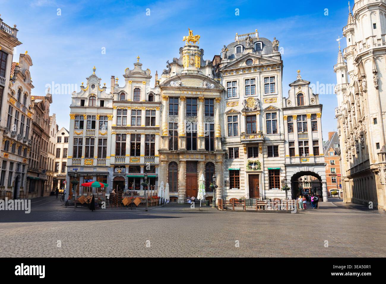 Bruxelles, Belgio - 17 giugno 2023: Museo belga dei birrifici o museo della biere belge e Maison du Cygne sulla Grand Place di Bruxelles, Belgio Foto Stock