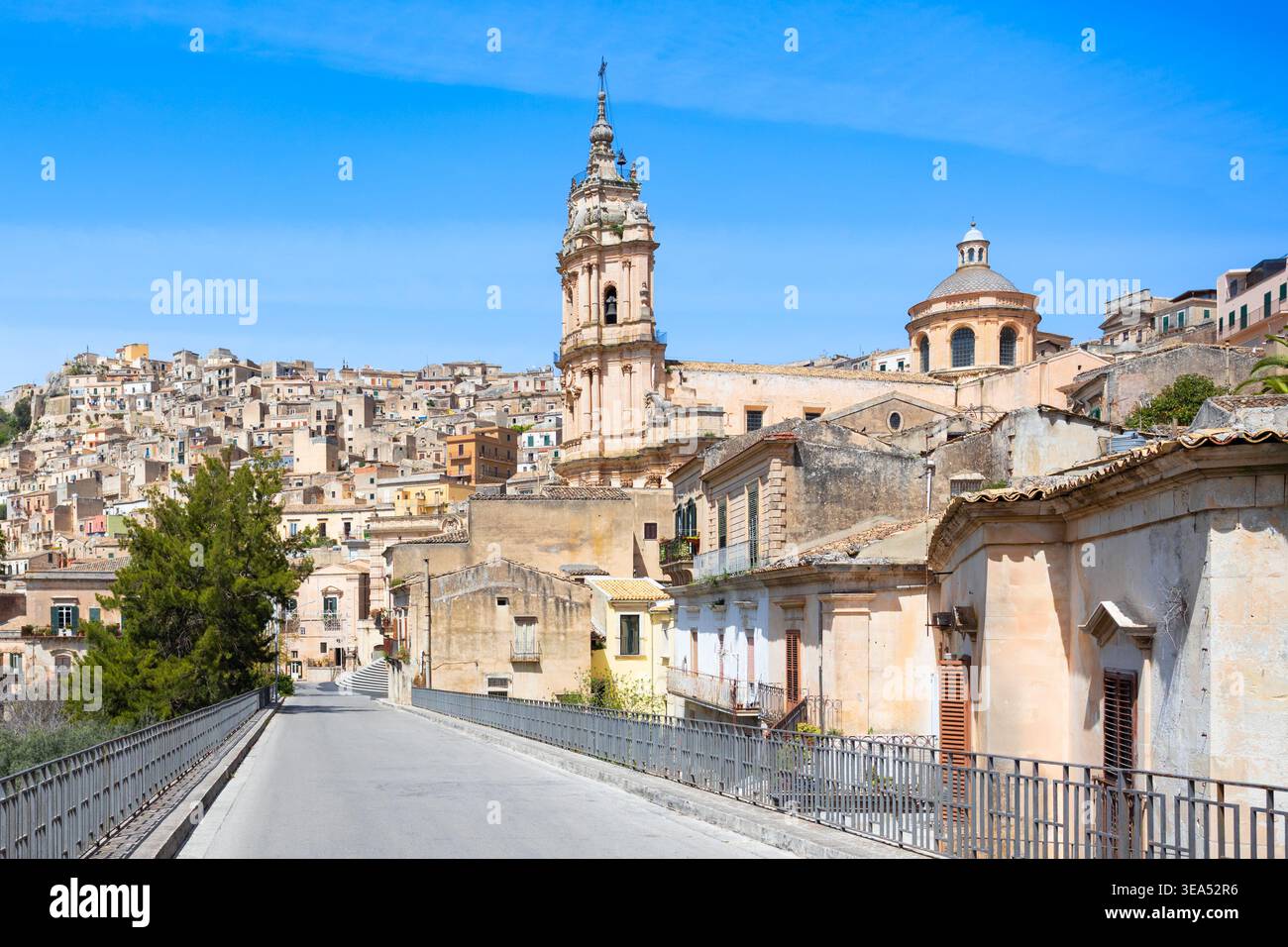 Il Duomo di San Giorgio o la Cattedrale di San Giorgio a Modica. Modica è una città della Sicilia meridionale, in Italia. Foto Stock