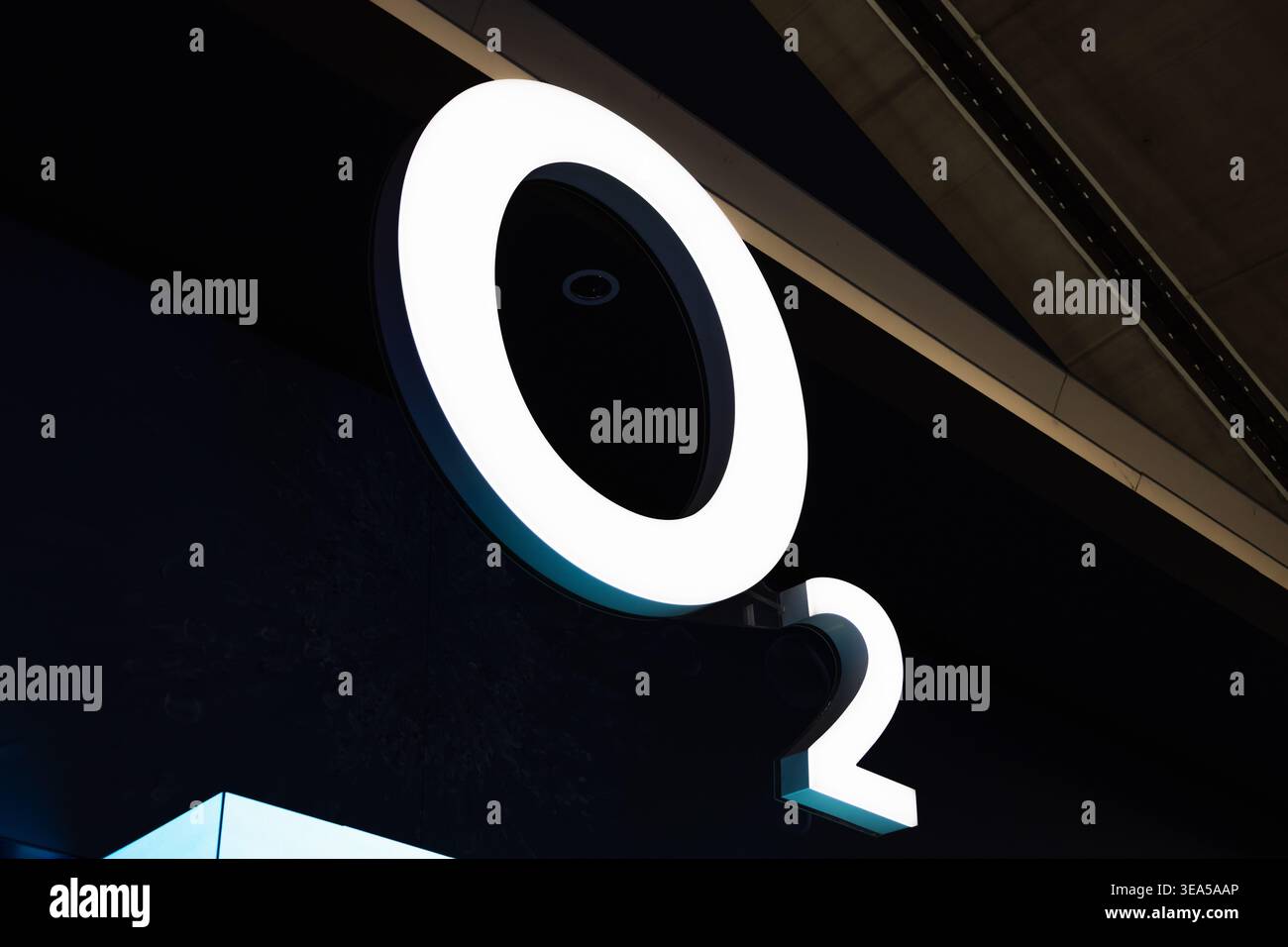 Primo piano del provider di rete mobile O2. Londra, Regno Unito, 17 febbraio 2023 Foto Stock