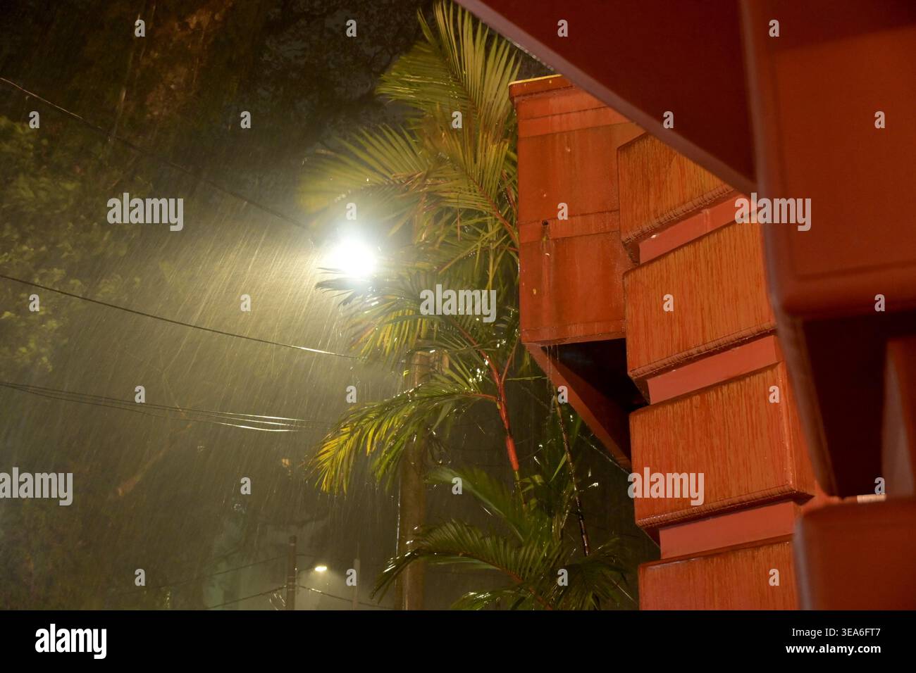 Piove monsoniche a Fort Cochin, Kochi, Kerala, India meridionale Foto Stock