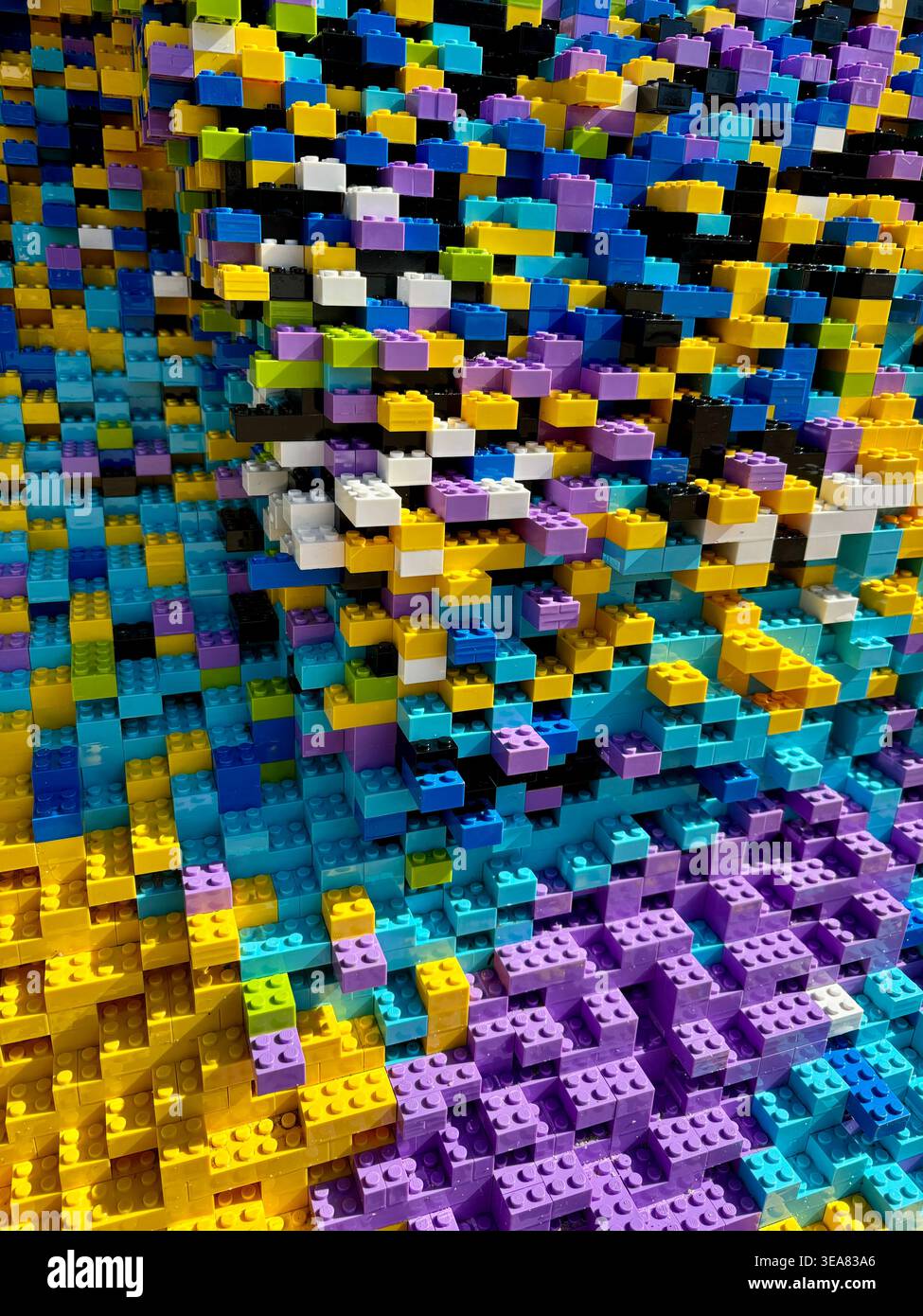 Primo piano di una grande quantità di mattoni Lego - Immagine stock catturata con smartphone
