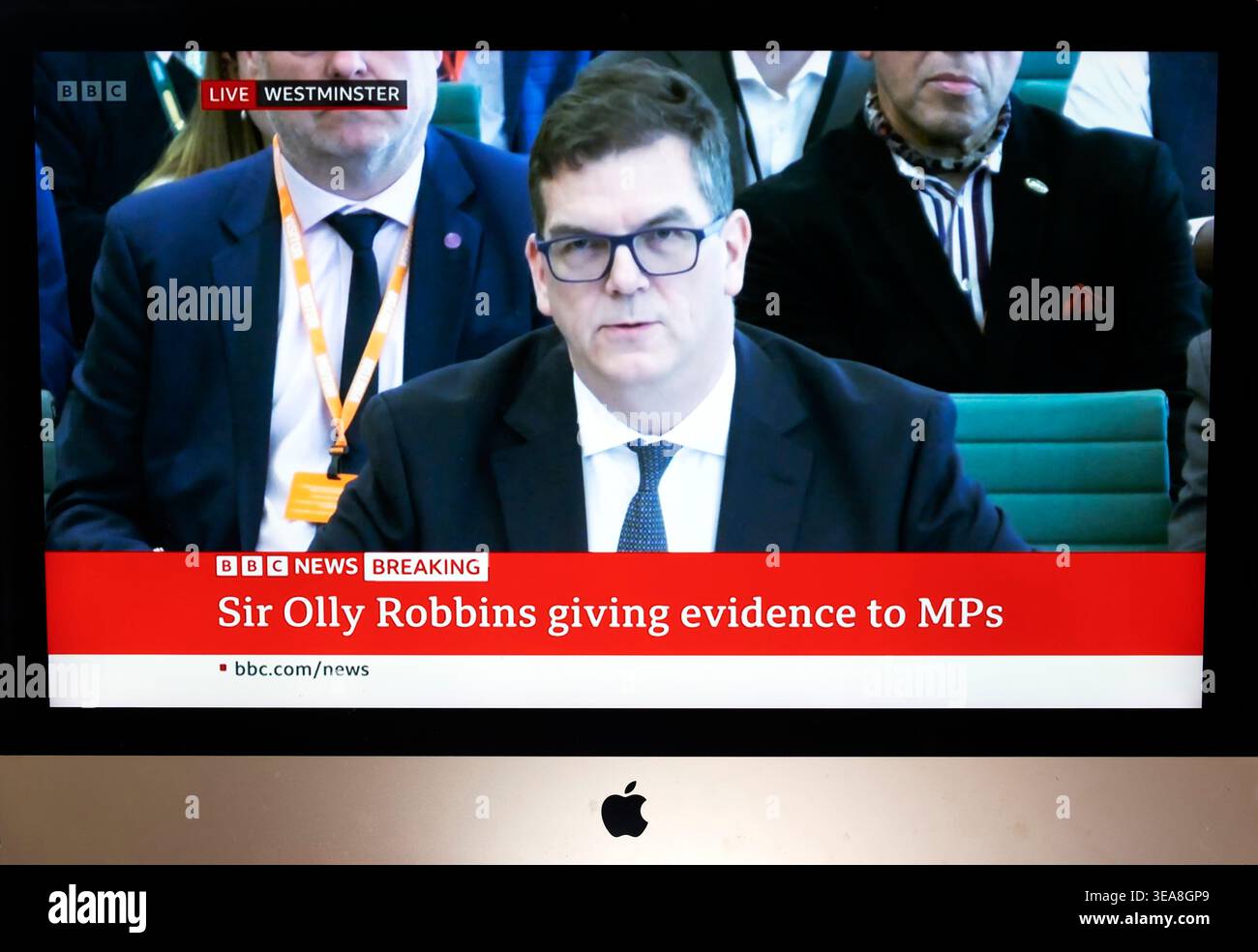 Sir Olly Robbins che ha dato prove al Foreign Affairs Select Committee BBC news screenshot screen grab 21 aprile 2026 Londra Regno Unito Foto Stock