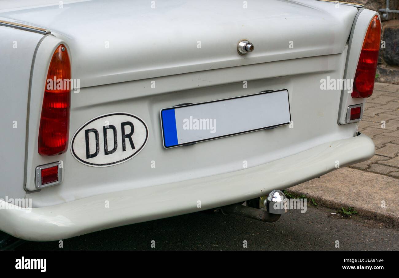 Luci posteriori di una Trabant 601 con simbolo DDR, sfondo con sfondo per tappezzeria Foto Stock