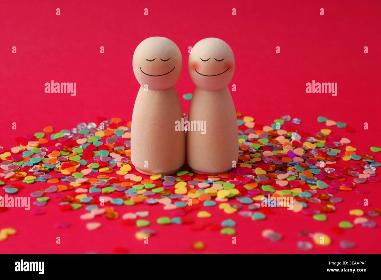 Coppia innamorata con cuori colorati Foto Stock
