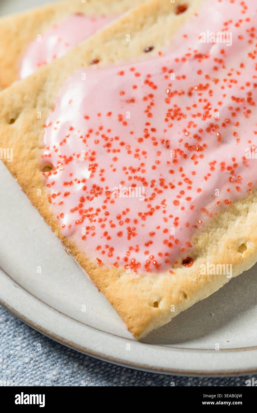 Pasticceria con tostapane alla ciliegia dolce per una colazione veloce Foto Stock