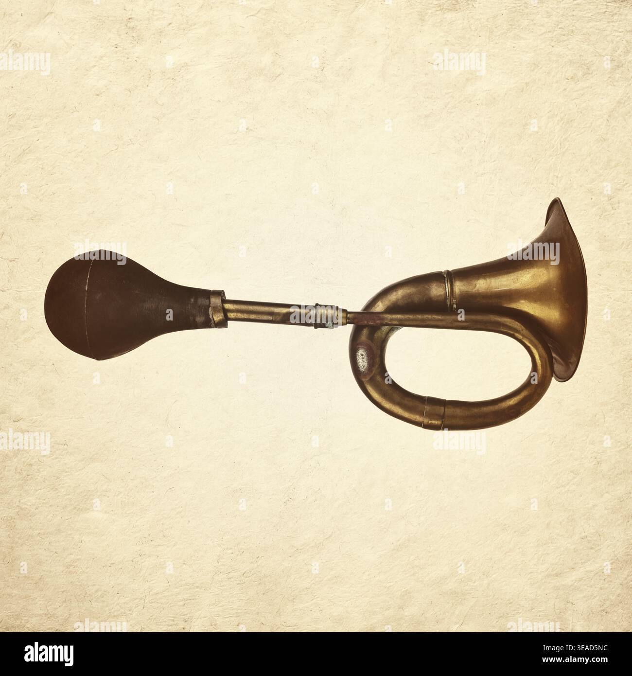 Immagine in stile retrò di un trombe in ottone con palloncino in gomma nera Foto Stock