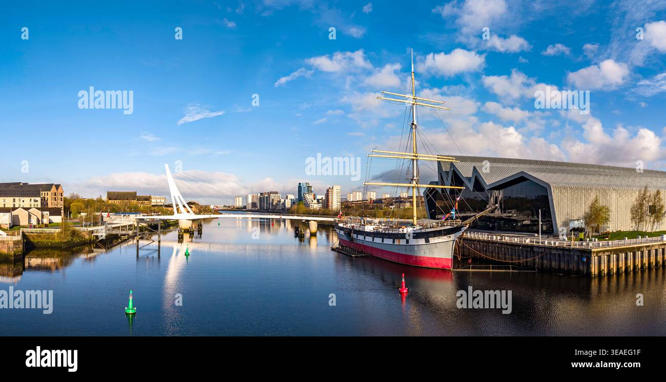 Riverside Museum of Transport & Tall Ship Glenlee, Glasgow, Scozia, Regno Unito Foto Stock