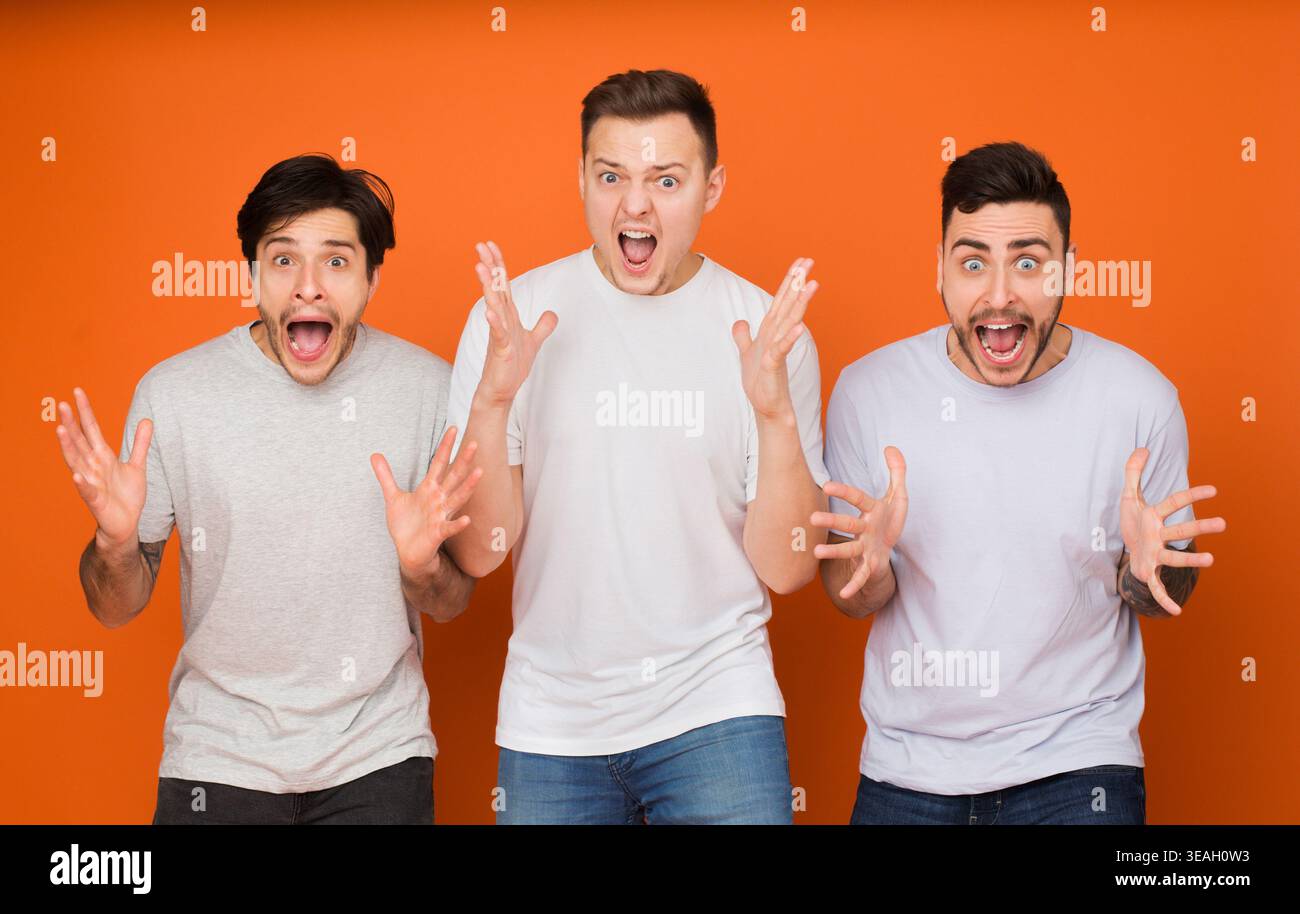 Gruppo di amici che mostrano entusiasmo in un set di stili collage con sfondo a tinta unita Foto Stock