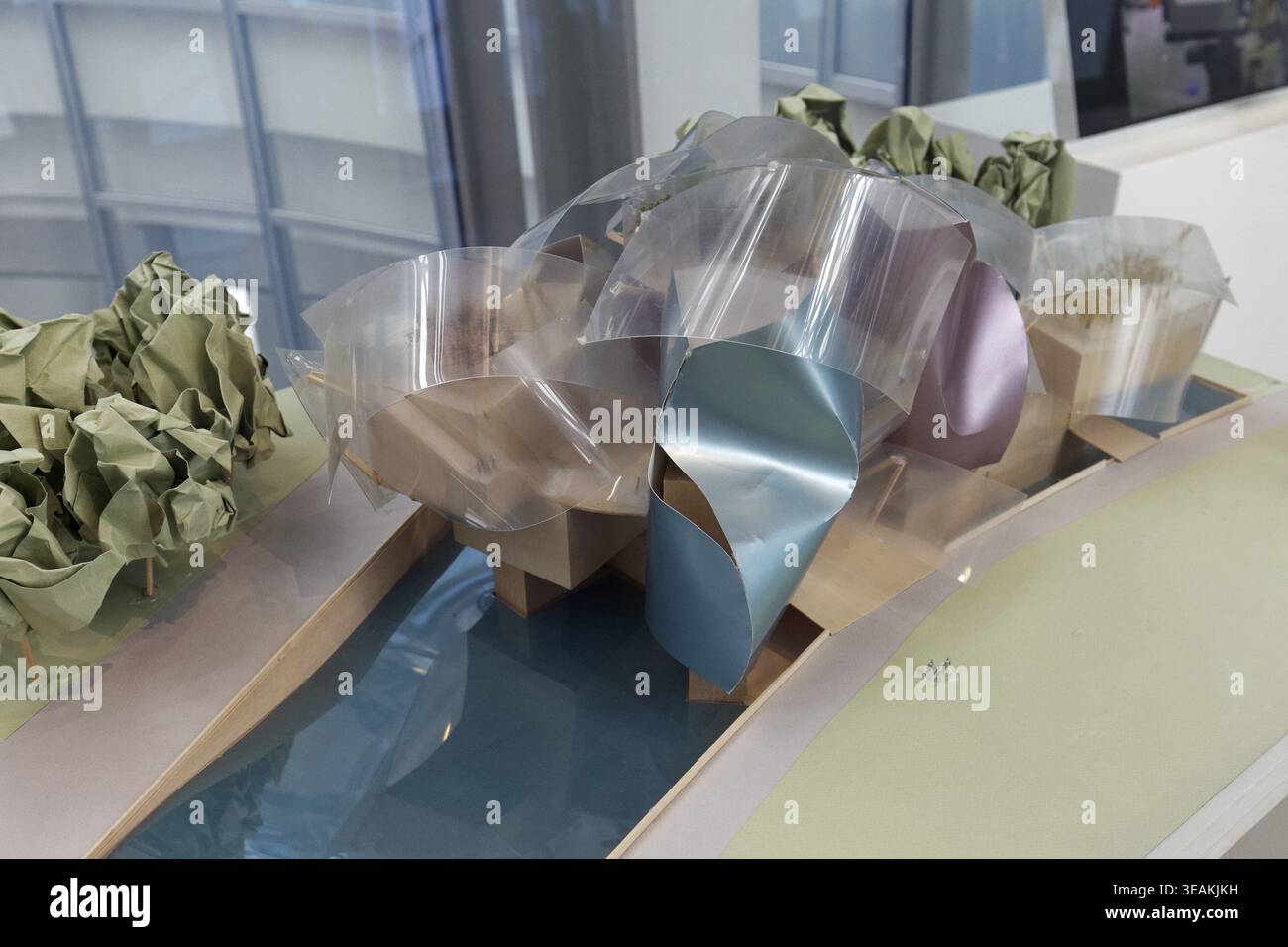 Fondation Louis Vuitton, le Vaisseau de verre, nave di vetro, modello architettonico in strisce di plastica di Frank Gehry, Bois de Boulogne, Parigi, Francia Foto Stock