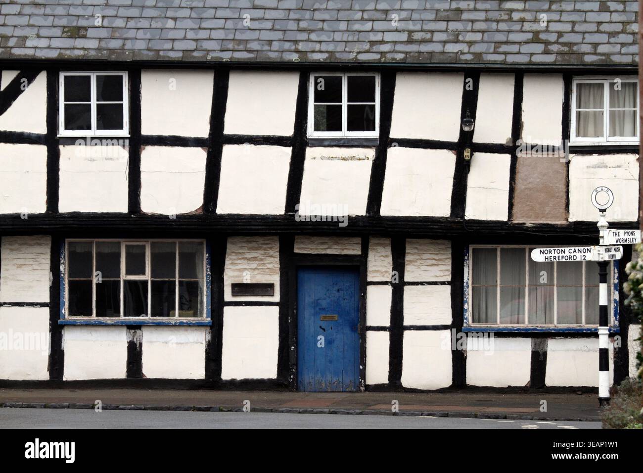Edificio Tudor in legno e intonaco a Weobley, sede del recente film nominato agli Oscar Hamnet. Herefordshire, Regno Unito. Foto Stock