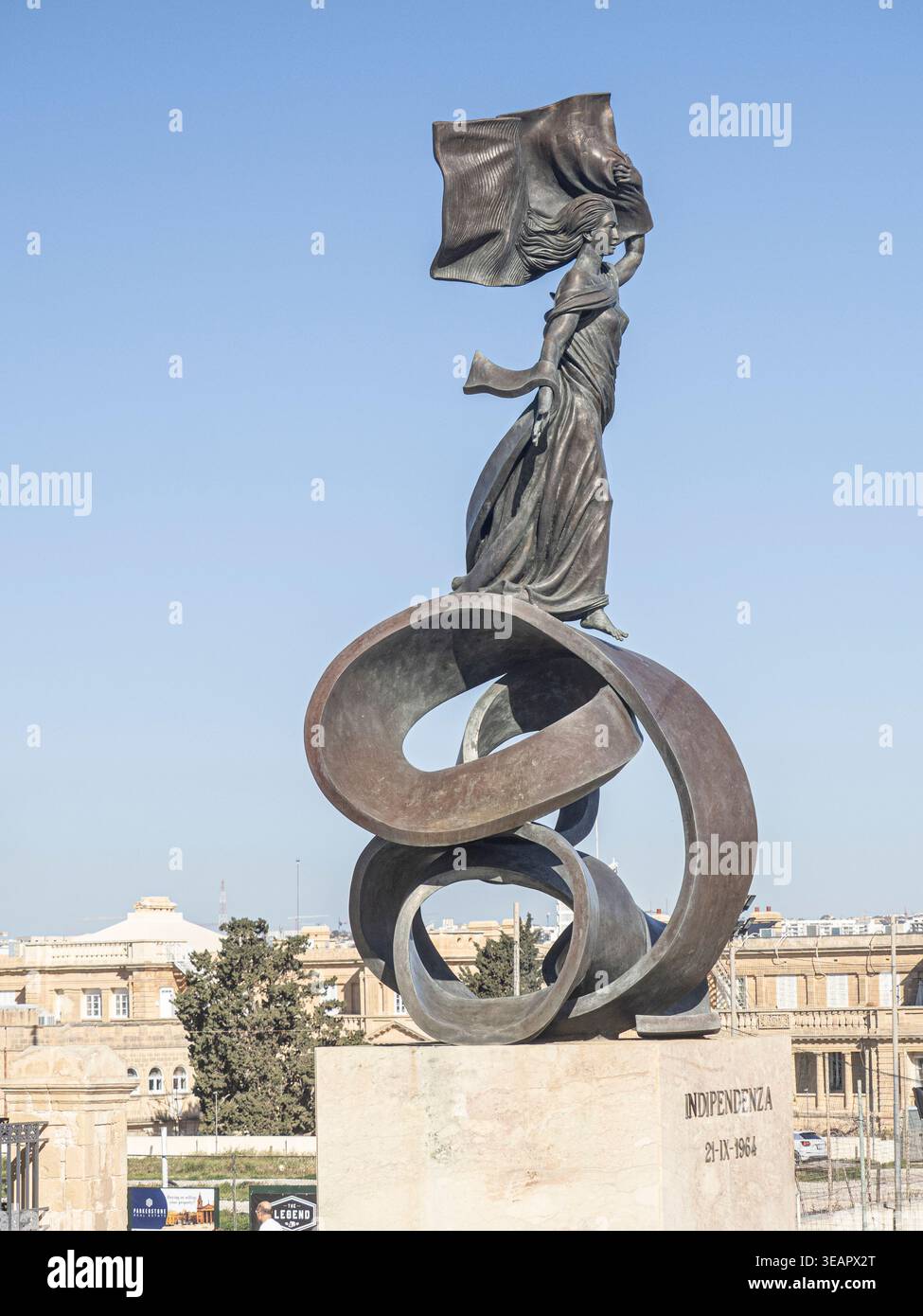 Monumento di bronzo che commemora l'indipendenza maltese nel 1964 Foto Stock