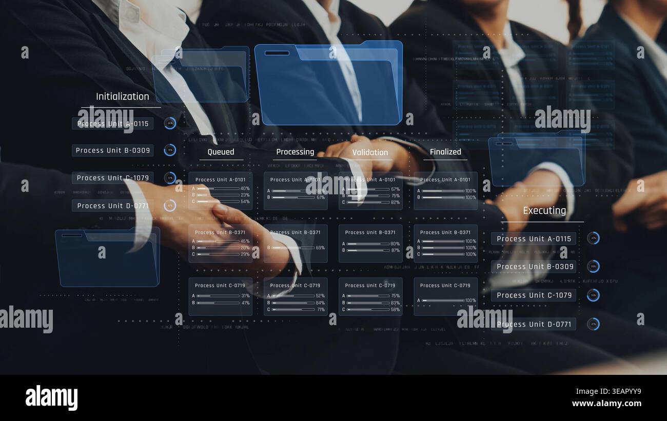 Un team aziendale vestito con abbigliamento formale è impegnato nell'osservare un'interfaccia del flusso di lavoro digitale, mostrando vari processi e indicatori di dati Foto Stock