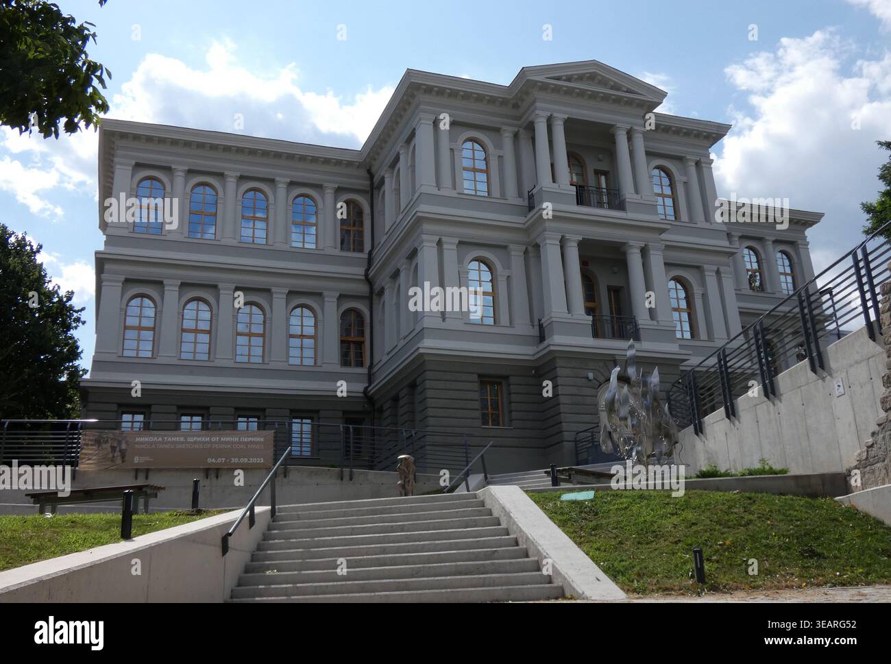 Foto della City Art Gallery Plovdiv, un edificio storico restaurato del 1881, in origine una scuola femminile, che ora ospita una grande collezione d'arte. 2023 Foto Stock
