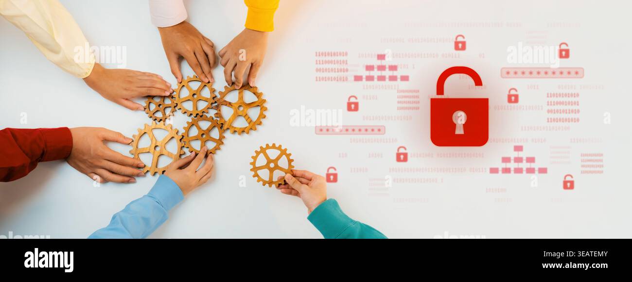 Un gruppo diversificato di mani collabora per disporre gli ingranaggi dorati su un tavolo, mentre un'icona di lucchetto digitale rappresenta il tema essenziale della sicurezza dei dati Foto Stock