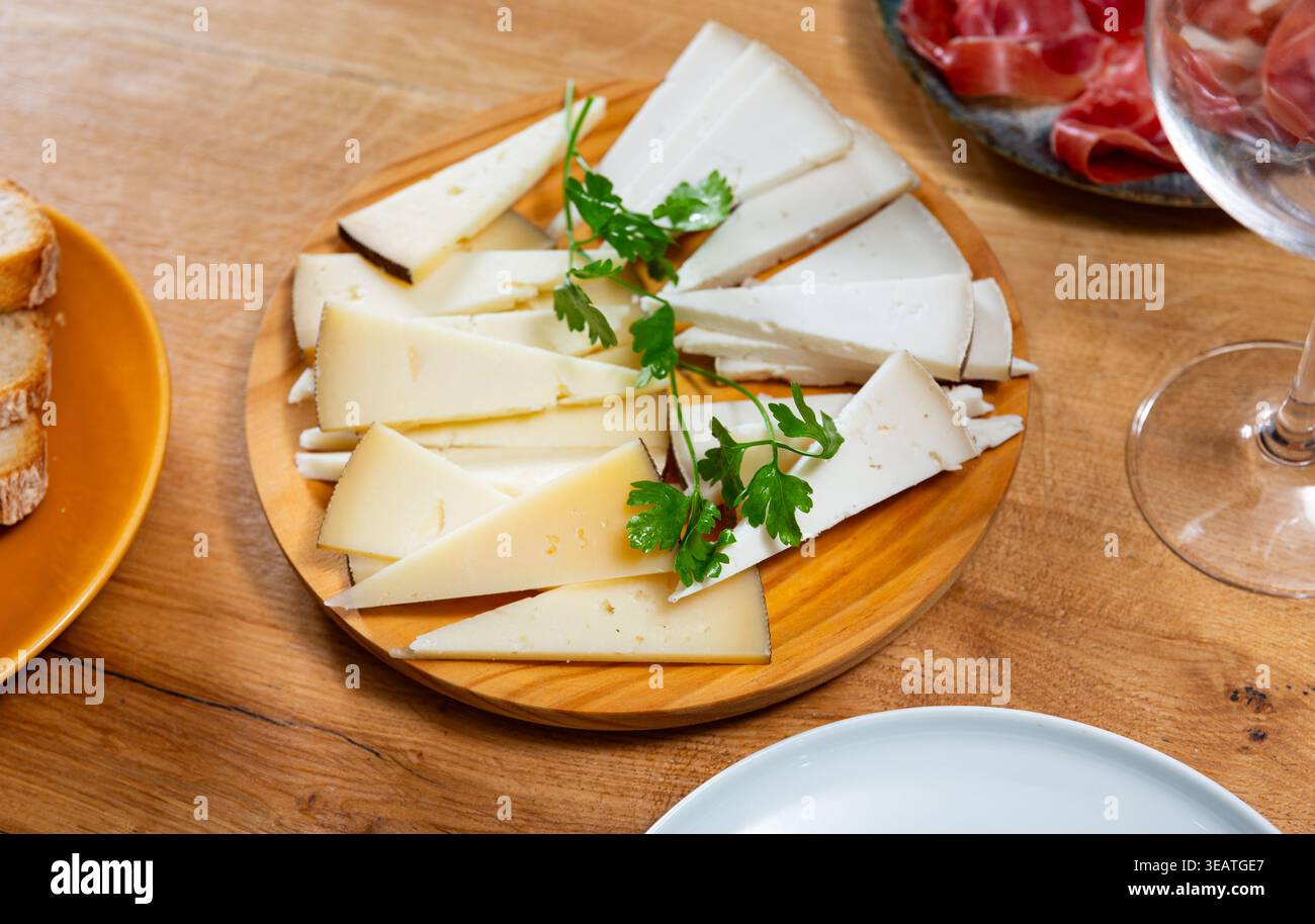 Formaggio spagnolo a pasta dura a base di latte di pecora Foto Stock