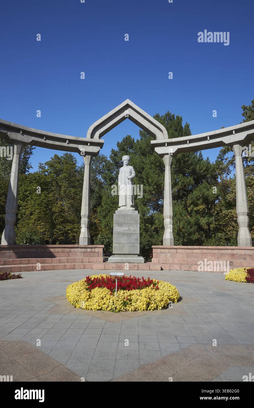 Monumento di Kurmanjan Datka, statista kirghisa e leader militare, leader e sovrano. Regina nel Kokand Khanato e nell'Emirato di Bukhara. Colonnello del russo Foto Stock