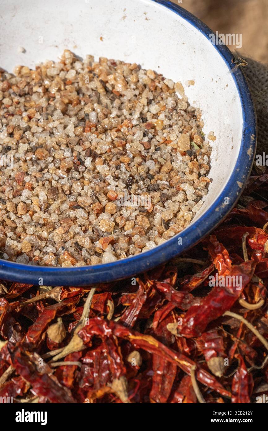 India, Delhi, Vecchia Delhi. Khari Baoli, una strada conosciuta come il più grande mercato all'ingrosso delle spezie dell'Asia. Operante dal XVII secolo. Peperoncino rosso. Foto Stock