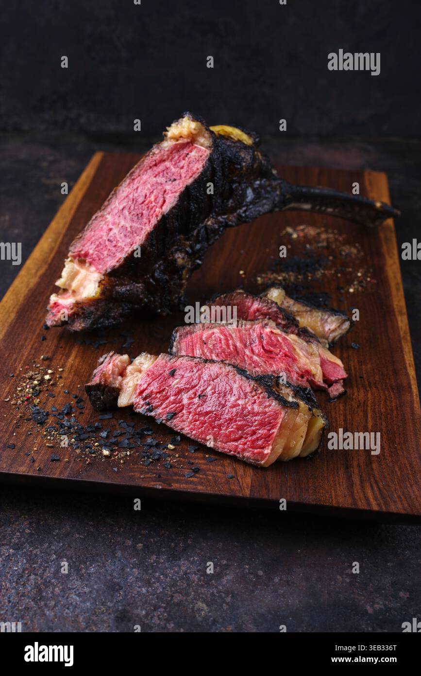carne alla griglia, costolette, carni alla griglia di media rarità Foto Stock