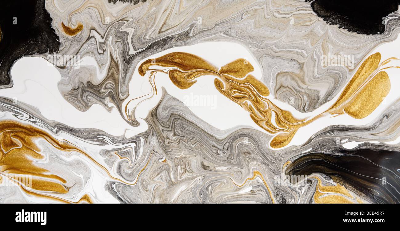Creazione di arte astratta con fantasie fluide e dettagli metallizzati in tonalità oro e grigio Foto Stock