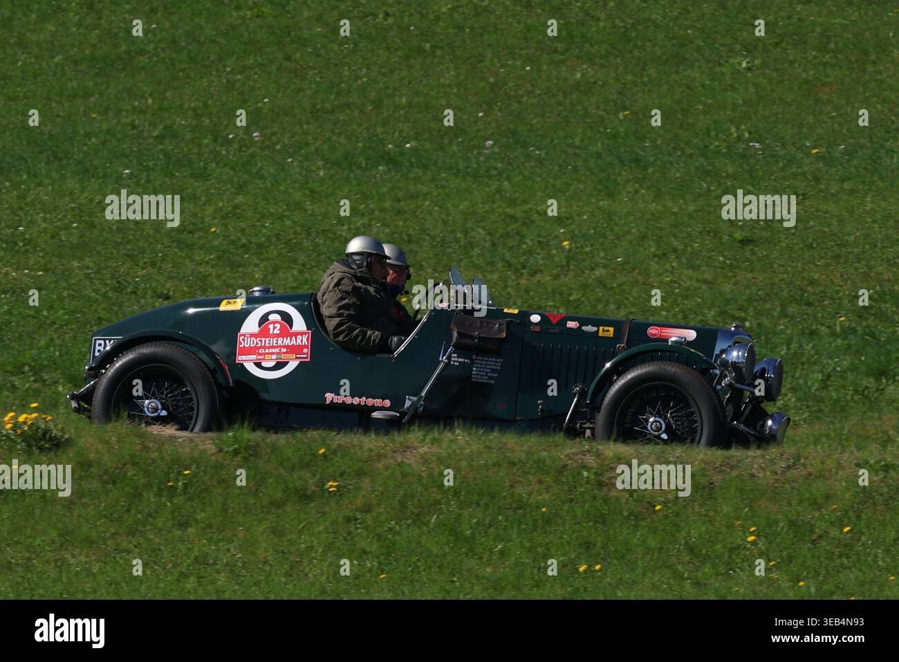 Auto d'epoca in azione durante la tappa speciale di Rechberg nell'ambito della Suedsteiermark Classic, tenutasi il 24 aprile 2026 in Stiria, Austria. L'immagine mostra Guenter Schwarzbauer, Gottfried Sommerauer (Alvis Silver Eagle 16/95) BJ 1934. Foto Stock