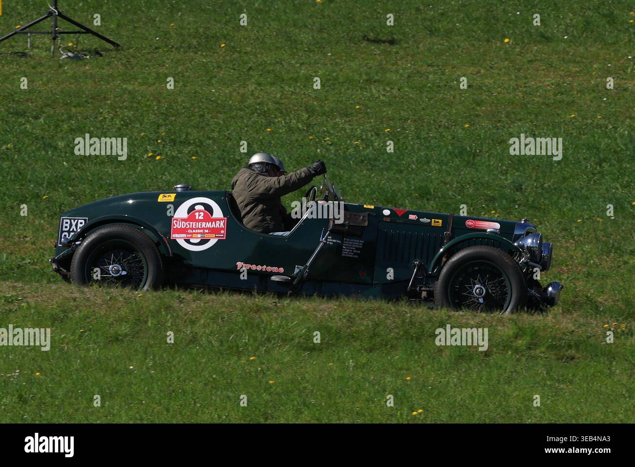 Auto d'epoca in azione durante la tappa speciale di Rechberg nell'ambito della Suedsteiermark Classic, tenutasi il 24 aprile 2026 in Stiria, Austria. L'immagine mostra Guenter Schwarzbauer, Gottfried Sommerauer (Alvis Silver Eagle 16/95) BJ 1934. Foto Stock