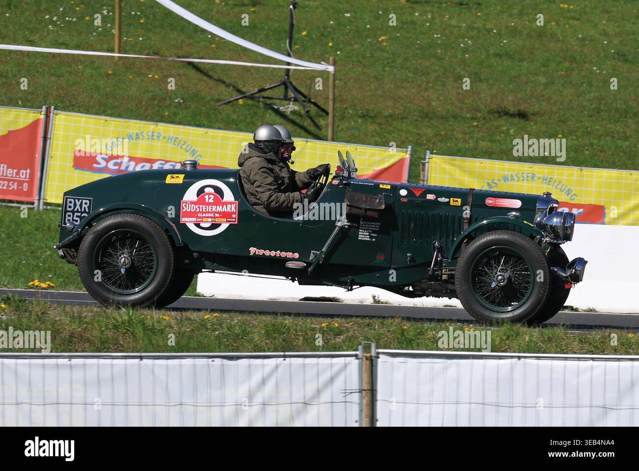 Auto d'epoca in azione durante la tappa speciale di Rechberg nell'ambito della Suedsteiermark Classic, tenutasi il 24 aprile 2026 in Stiria, Austria. L'immagine mostra Guenter Schwarzbauer, Gottfried Sommerauer (Alvis Silver Eagle 16/95) BJ 1934. Foto Stock