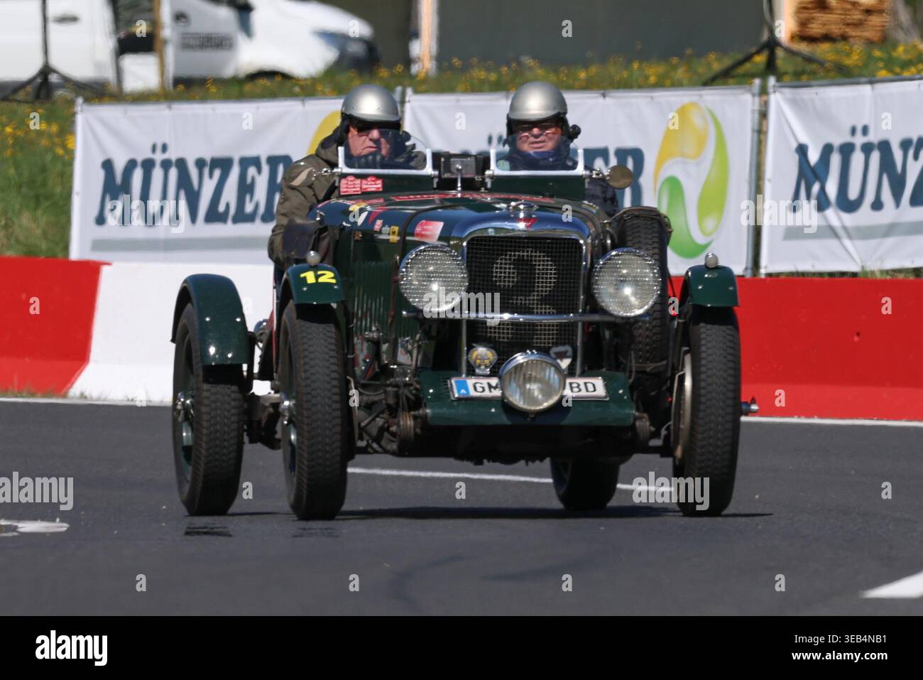 Auto d'epoca in azione durante la tappa speciale di Rechberg nell'ambito della Suedsteiermark Classic, tenutasi il 24 aprile 2026 in Stiria, Austria. L'immagine mostra Guenter Schwarzbauer, Gottfried Sommerauer (Alvis Silver Eagle 16/95) BJ 1934. Foto Stock