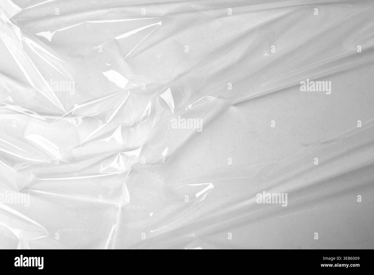 Involucro in plastica trasparente su sfondo bianco, vista dall'alto Foto Stock