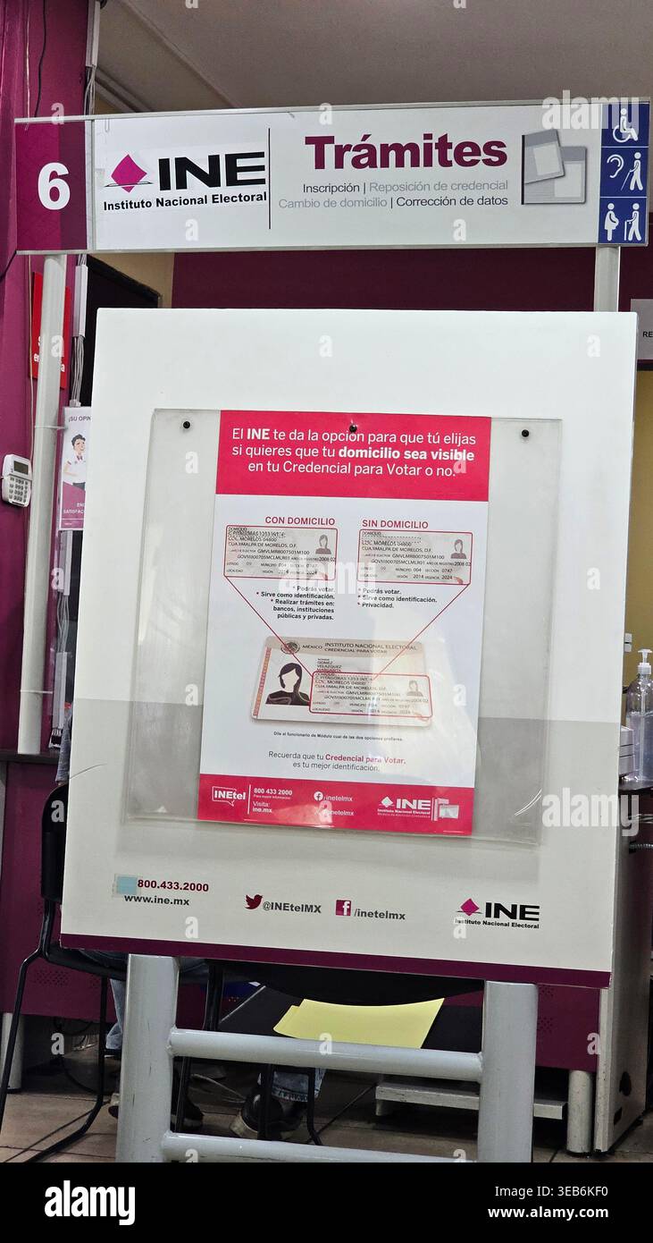 Città del Messico, Messico - 8 aprile 2026: Uffici del National Electoral Institute INE in CDMX per elaborare la carta d'identità degli elettori Foto Stock