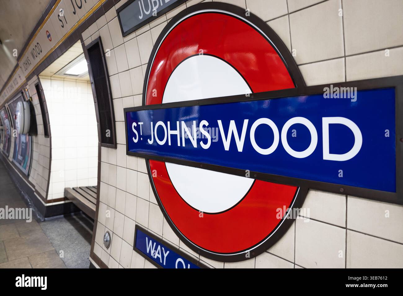 Cartello della stazione della metropolitana di St. John's Wood. Londra, Regno Unito, 17 marzo 2024 Foto Stock