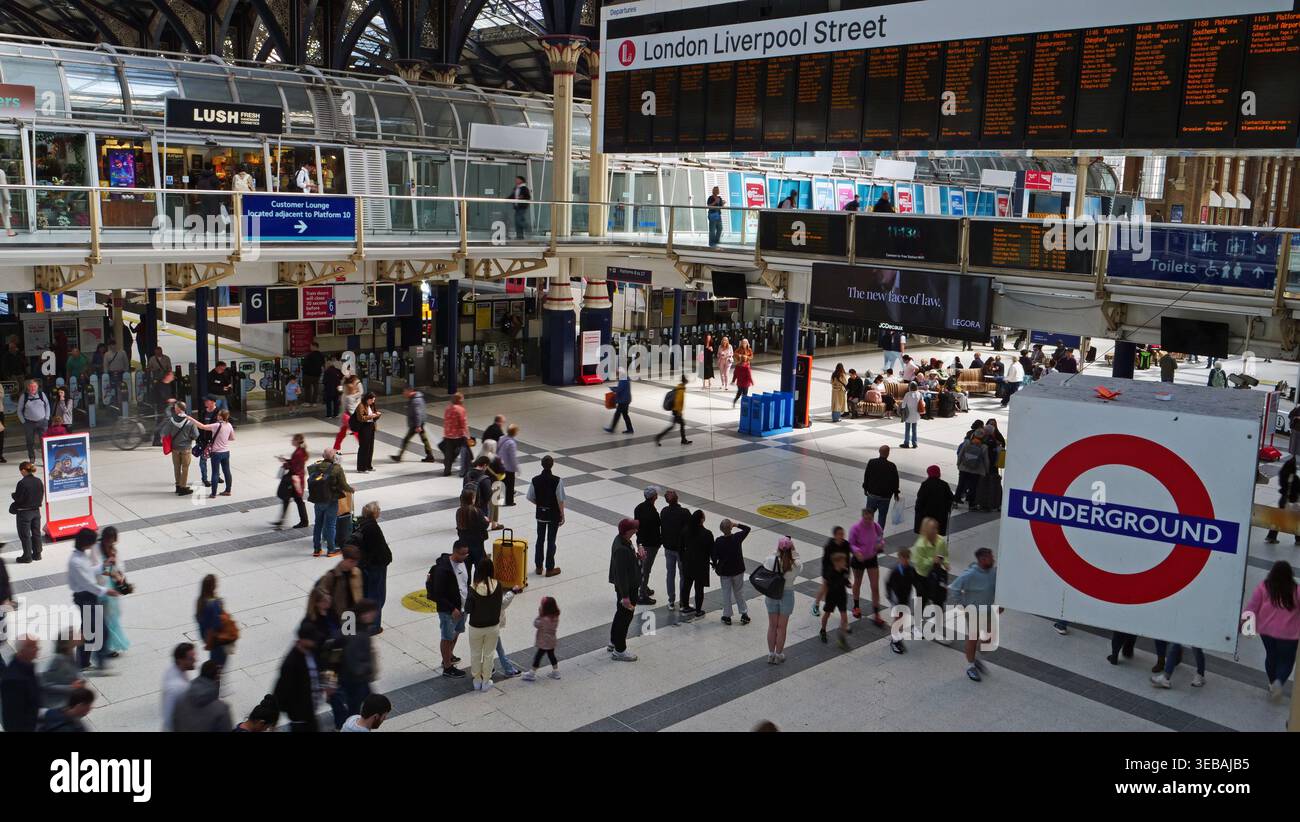 L'atrio della stazione di Liverpool Street, Londra Foto Stock