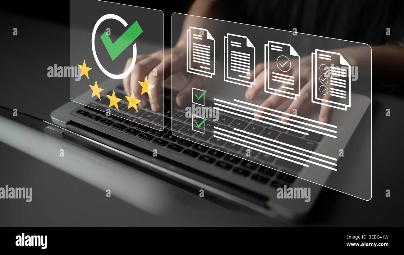 Processo di valutazione e valutazione digitale con input laptop, metriche delle prestazioni e integrazione del sistema di revisione nella contabilità ambientale professionale. Foto Stock