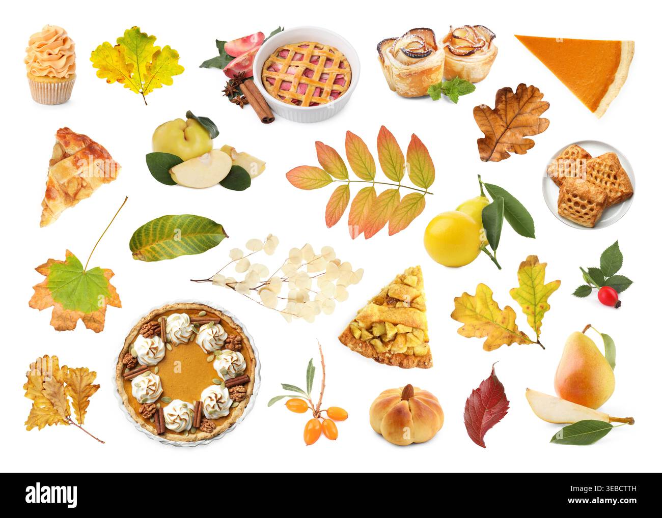 Collage autunnale con dolci e foglie di stagione su sfondo bianco Foto Stock