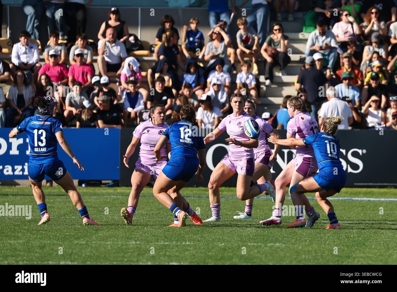 Parma, Italia. 25 aprile 2026. #10 Helen Nelson (Scozia) durante il Women's Six Nations Rugby match tra Italia e Scozia allo Stadio Lanfranchi di Parma, Italia il 25 aprile 2026 durante il Women's Six Nations Rugby - Italy vs Scotland, Rugby Six Nations match a Parma, Italia, aprile 25 2026 Credit: Independent Photo Agency/Alamy Live News Foto Stock