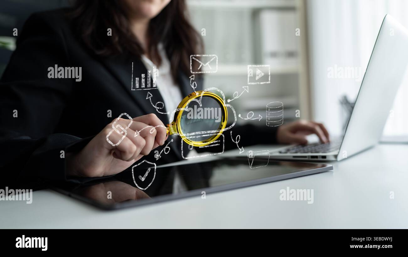 Una scarpa disegnata a mano di un ecosistema di servizi di cloud computing. Uno schizzo creativo di una rete per l'archiviazione dei dati, la condivisione e le applicazioni online. Motivo Foto Stock