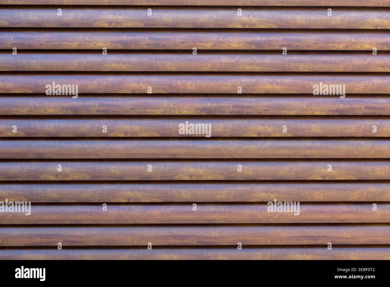 Sfondo marrone con trama di legno orizzontale con motivo a grana naturale Foto Stock