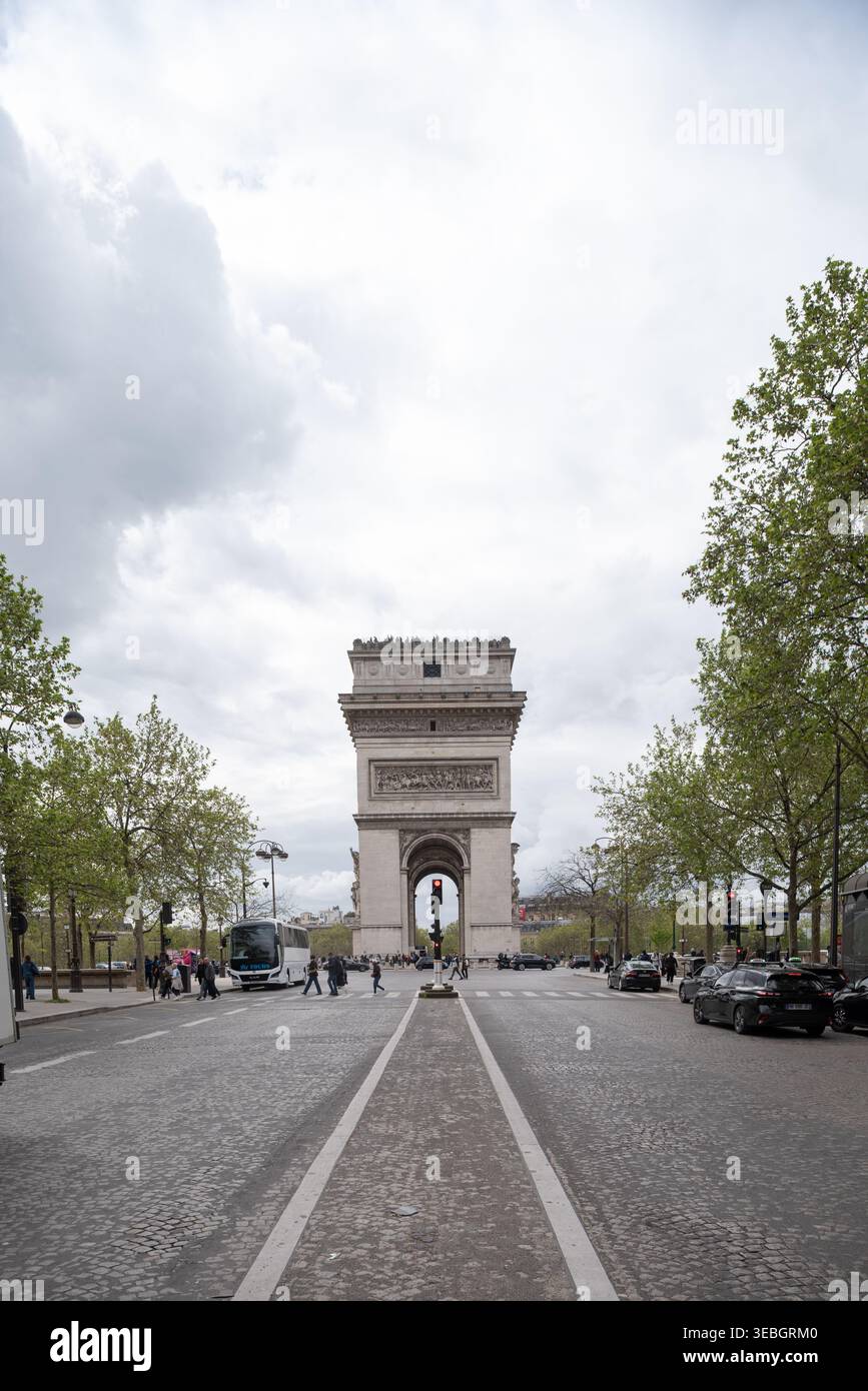 Francia, Parigi, l'Arc de Triomphe de l'Étoile in Place Charles de Gaulle Foto Stock