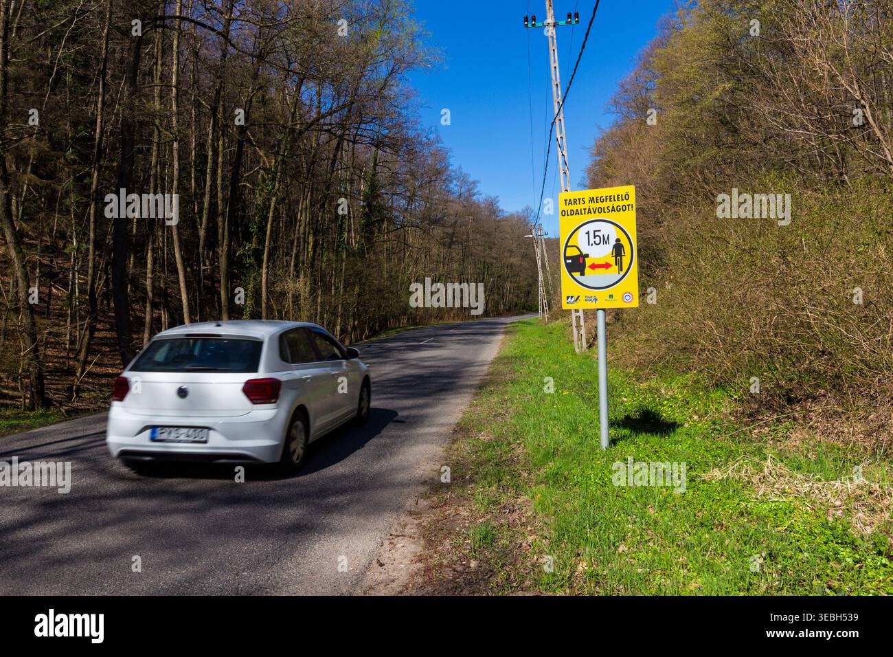 Mantenere una distanza di 1,5 m dalle indicazioni stradali per le biciclette, Ungheria Foto Stock